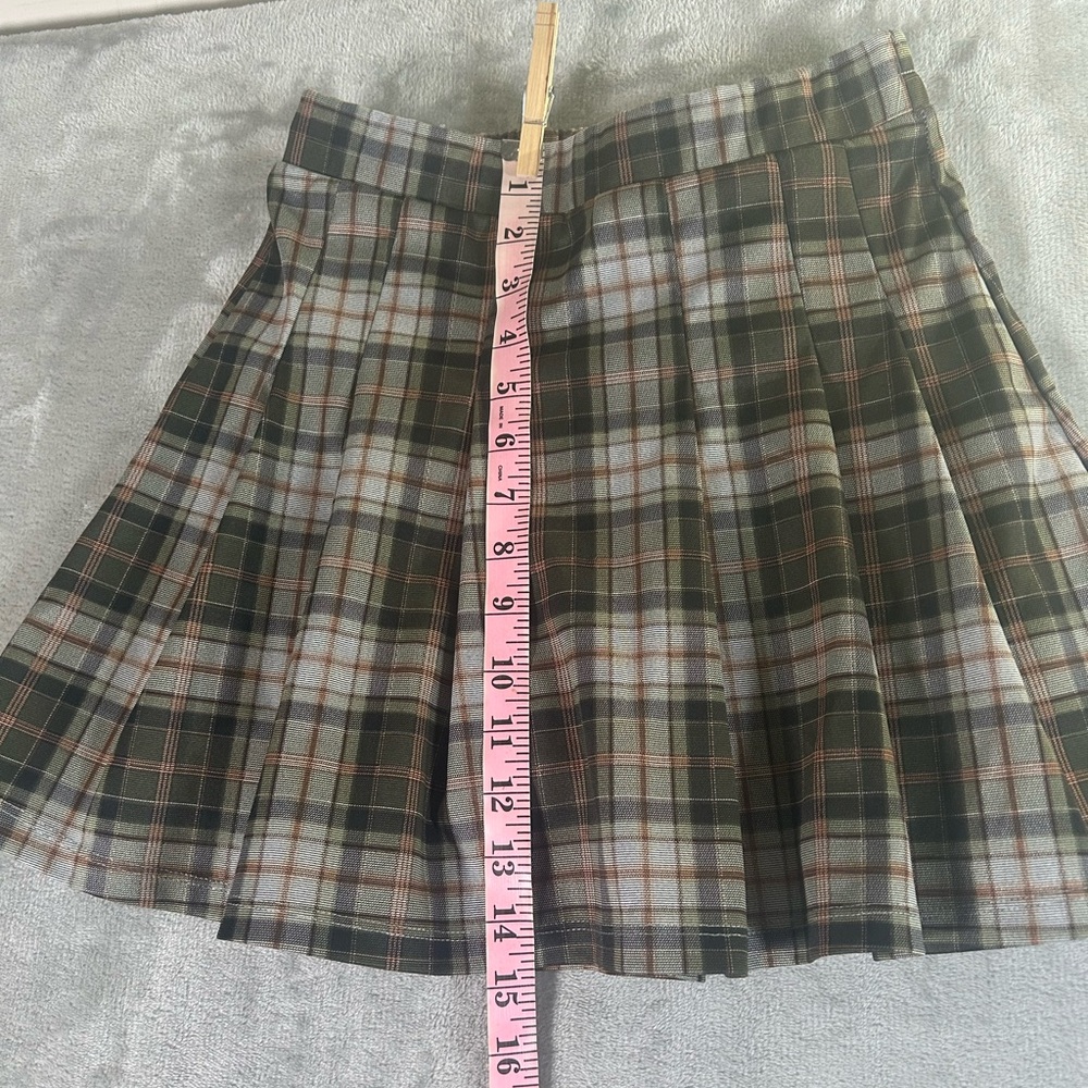 Halara high waisted 2 in 1 pocket green plaid pleated skirt - Picture 8 of 11